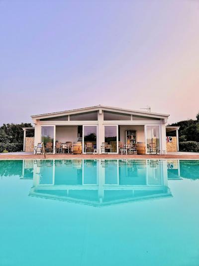 Hotel with swimming pool near Stintino