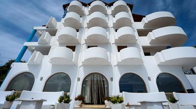 Paradise Lukova Hotel