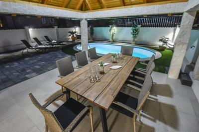 Holiday Home with Pool Oaza