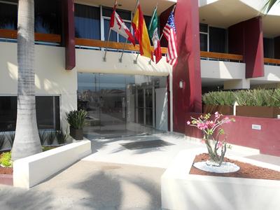 Del Real Hotel & Suites