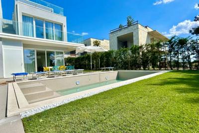 Golden Hour Retreat Lagoon View Villa With Pool