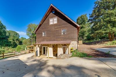 Cozy, Pet-friendly Retreat in Hickory w/ Fire Pit!