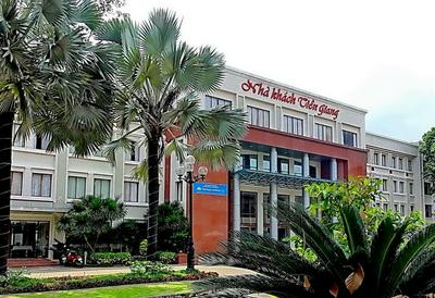 Nha Khach Tien Giang