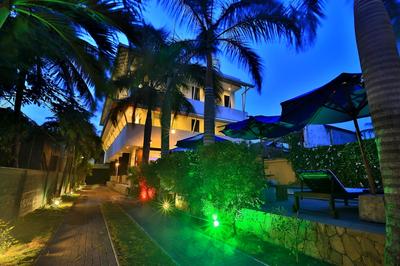 St. Lachlan Hotel & Suites