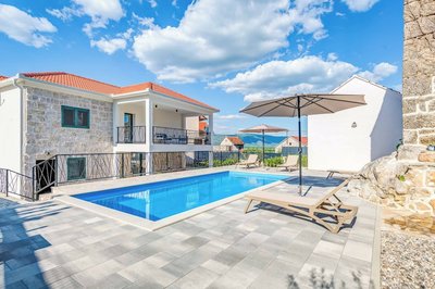 Villa Elegant Stone