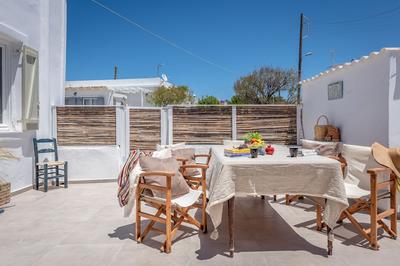 Plakes Sea View Suites