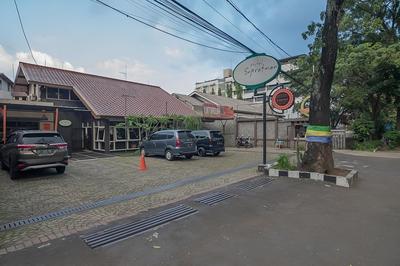 RedDoorz plus near Museum Geologi Bandung