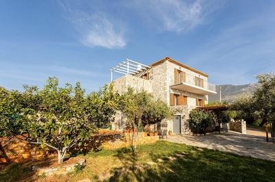 Mani Stone Villa Majlinda - Tranquil Getaway Gem