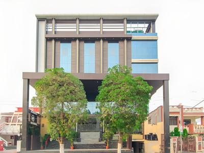 OYO 13482 Hotel Moments