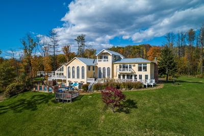 Shakespeare on the Hudson by Avantstay Two Home Buyout on the Hudson River! 22 Bedrooms!