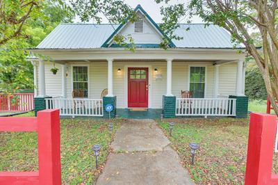Farmhouse on 1 Acre Near Historic Dtwn Danville