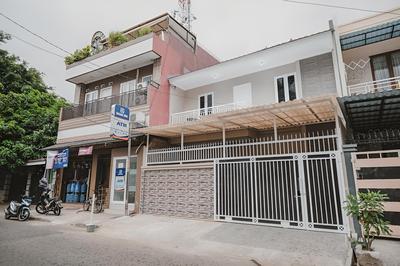 RedDoorz Syariah near Siloam  Hospital Kebon Jeruk