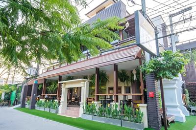 CM Night Bazaar Boutique Hotel