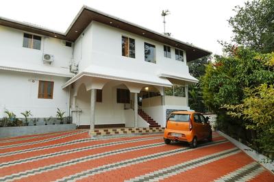 OYO 7966 Laacienekkas Valley Resort