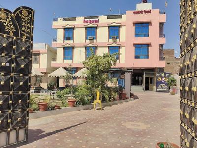 Hotel Maharani Resort & Bar near Jaipur Airport