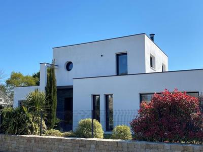 Quite Holiday Villa in Benodet