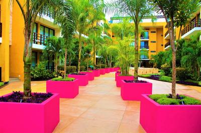 Sophisticated 2BR condo in heart of town by Happy Address