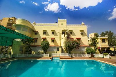 FabHotel Sugan Niwas Palace Bani Park