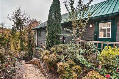 Hiawassee Cabin w/ Mtn Views < 1 Mi to Lake!