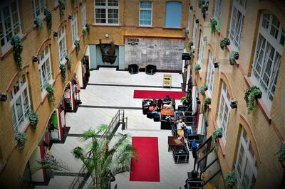 Singer109 Hostel