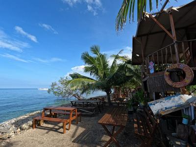 Maryan Moyo Bungalows and resto