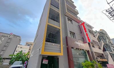 Fabhotel Gateway Suites