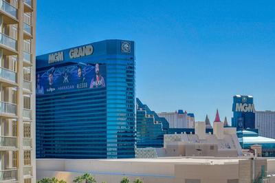LUXE 702 MGM Signature 1 BR 2 BTH SUITE