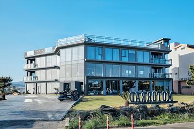 Jeju Early Black Lounge