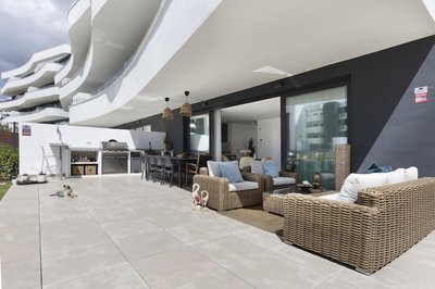 Luxury Apartment With Garden in Higueron
