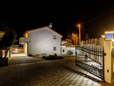 Brand new Countryside Villa With Heated Pool