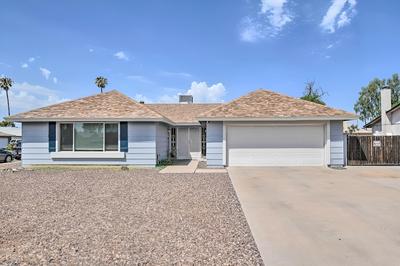 Phoenix Home w/ Sunny Backyard, Diving Pool
