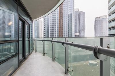 AOC Suites 2 Bedroom Condo, City CN Tower View