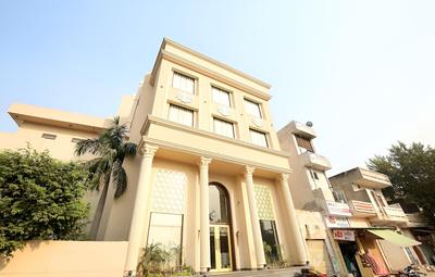 OYO 23498 Hotel Jane Royale
