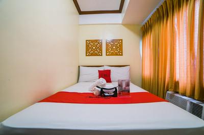 RedDoorz @ Moonwalk Paranaque