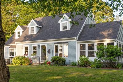 Private Pool & Screened Deck: Mashpee Home!