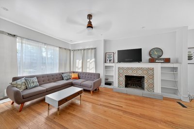 Chicago Getaway With Pool Table & Modern Comfort 3 Bedroom Home
