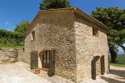 Quaint Cottage With Pool