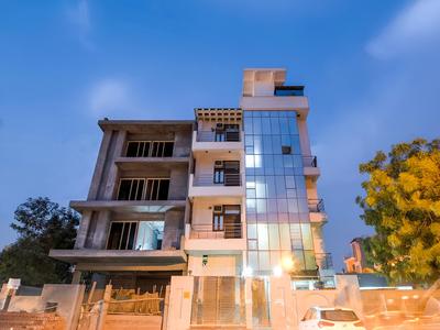 OYO 2807 Hotel Crosswinds Residency