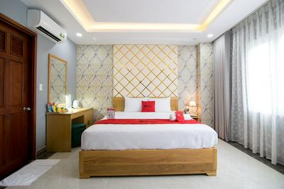RedDoorz Plus near Tan Son Nhat Airport 2