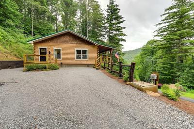 Cullowhee Cabin w/ Hot Tub, 3 Mi to Lake Glenville