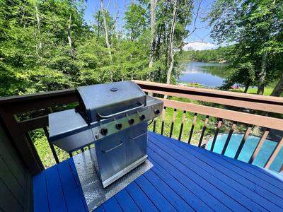 Waterfront Chalet W hot-tub & Pool by RedAwning