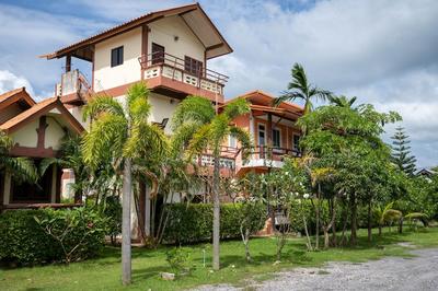 Lanta School Beach Resort