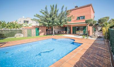 Modern House For Families (R77)