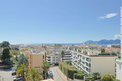 L Horizon in Cannes With 2 Bedrooms and 1 Bathrooms