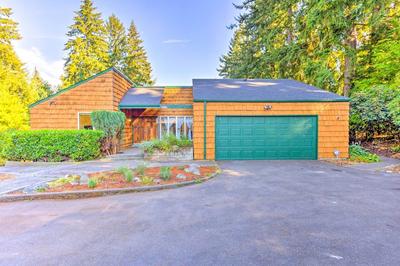 26 Mi to Mount Rainier, Game Room: Puyallup Oasis