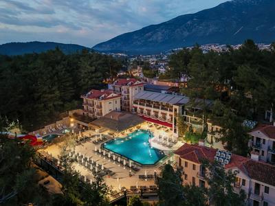 Hotel Pine Valley