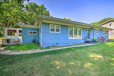 Bright Springfield Home: Walk to Nature Center!