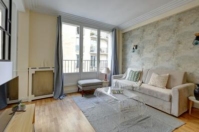 Elegant 1BR Near Eiffel & Champ de Mars