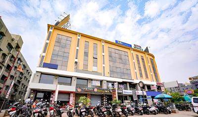 Fabhotel Royal City