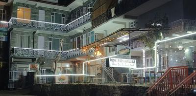 Singh Saab Rooms & Cafe